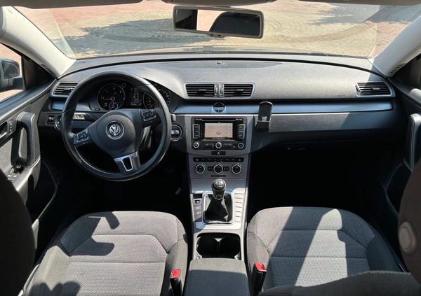 Volkswagen Passat cena 36900 przebieg: 255000, rok produkcji 2013 z Radom małe 121